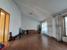 前景花苑 4室2厅2卫 141m&sup2;