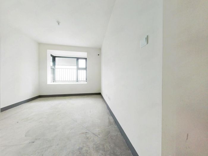 绿地新里城 3室2厅1卫 106m&sup2;