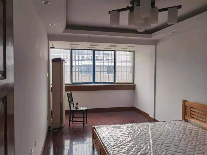 新建路新村 4室2厅2卫 75m&sup2;