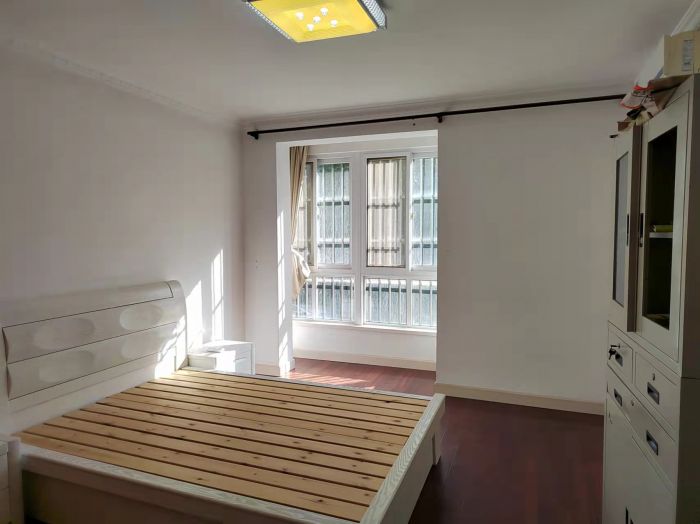 春晖花园 3室2厅1卫 136m&sup2;