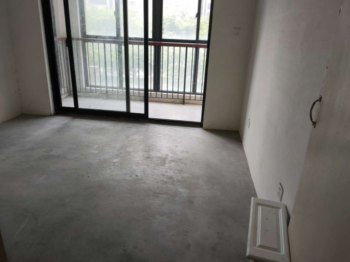 朝阳花苑 3室2厅2卫 139m&sup2;