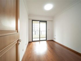 雍华府 4室2厅2卫 136m&sup2;
