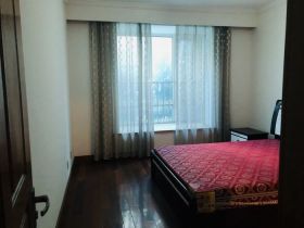 鑫乾花园 4室2厅2卫 144m&sup2;
