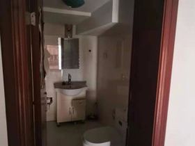 鸿运大厦 2室1厅1卫 71m&sup2;