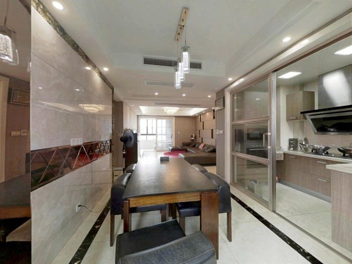 冠城大通棕榈湾 3室2厅2卫 135m&sup2;