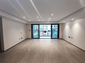 万科翡翠公园 3室2厅2卫 125m&sup2;