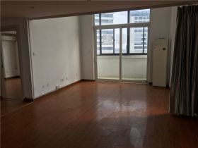 金海岸国际广场 3室2厅1卫 114m²