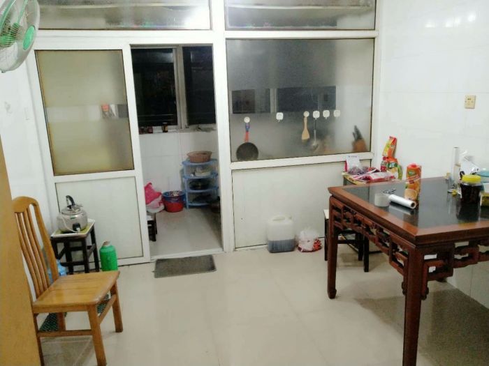 阳光花园 4室2厅2卫 150m&sup2;