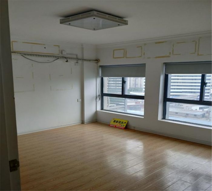 鸿运大厦 3室2厅1卫 128m&sup2;