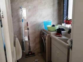 华强城 4室2厅3卫 180m&sup2;