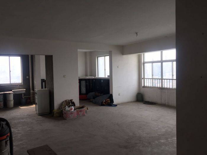 启秀花园 4室2厅2卫 212.00m&sup2;