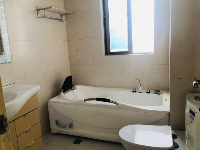 王府大厦 3室2厅2卫 163m&sup2;