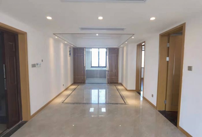 中南世纪花城三期 3室2厅2卫 137m&sup2;