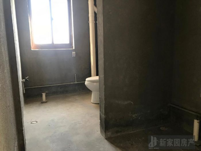 启秀花园 4室2厅2卫 212.00m&sup2;