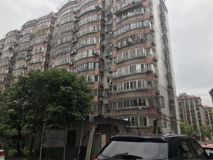 华侨花苑 4室1厅2卫 140m&sup2;