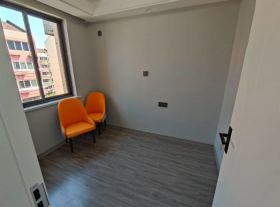 学田东苑 3室1厅1卫 77.27m&sup2;