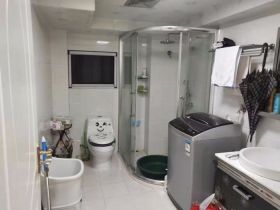 鸿运大厦 4室2厅2卫 158m&sup2;