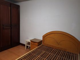 新龙花苑 6室3厅3卫 223.24m&sup2;