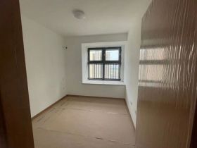 绿地新里城 3室2厅1卫 98m&sup2;
