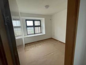 绿地新里城 3室2厅1卫 98m&sup2;