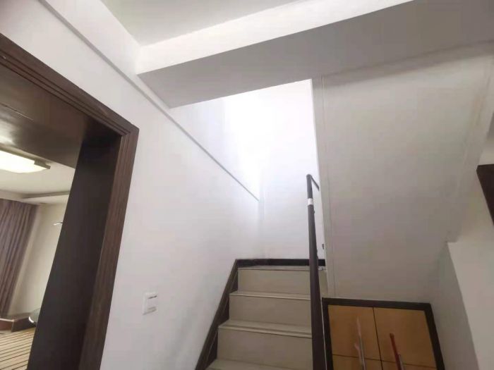 天都花苑 3室2厅2卫 90.00m&sup2;