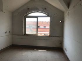 外滩小区 5室3厅2卫 222m²
