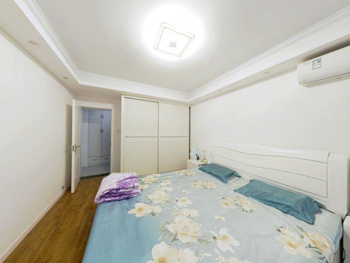 虹桥北村 3室1厅1卫 133m&sup2;