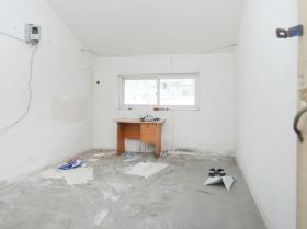 紫东花苑 6室1厅2卫 198m&sup2;