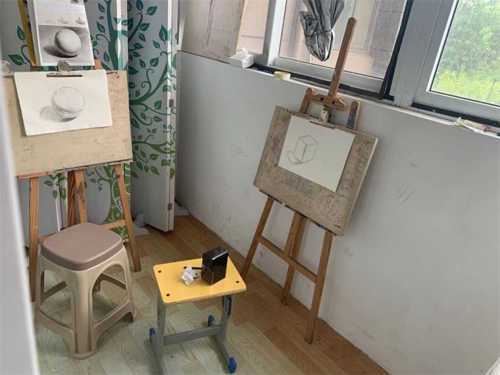 三里墩花苑 3室1厅1卫 136m&sup2;