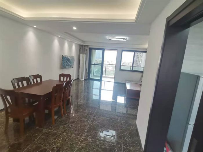 云樾东方 3室2厅2卫 136m&sup2;