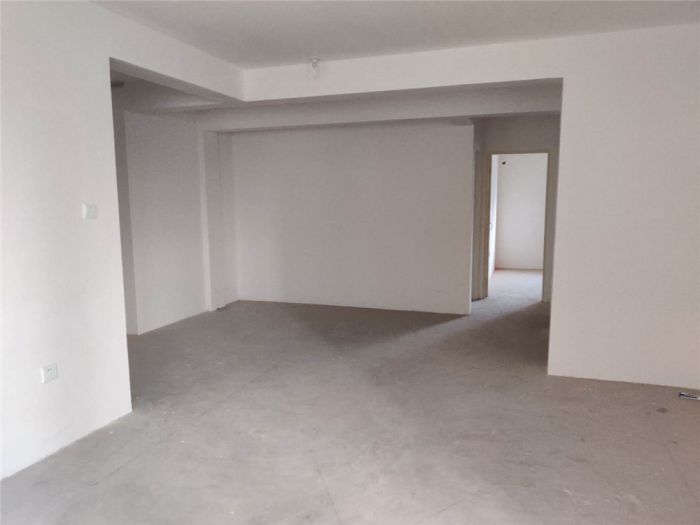世家花园 4室2厅2卫 136m&sup2;