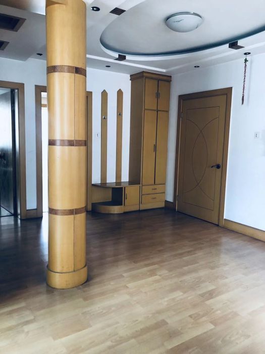 黎明花园 3室2厅1卫 186m&sup2;