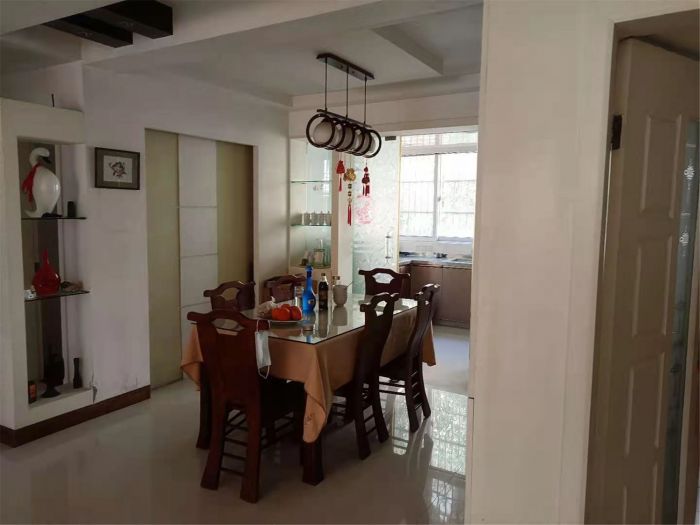 春晖花园 3室2厅2卫 136m&sup2;