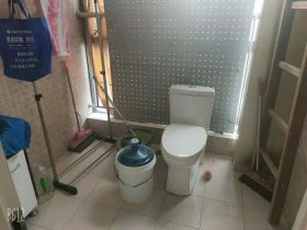 鸿运大厦 2室2厅2卫 65.5m&sup2;