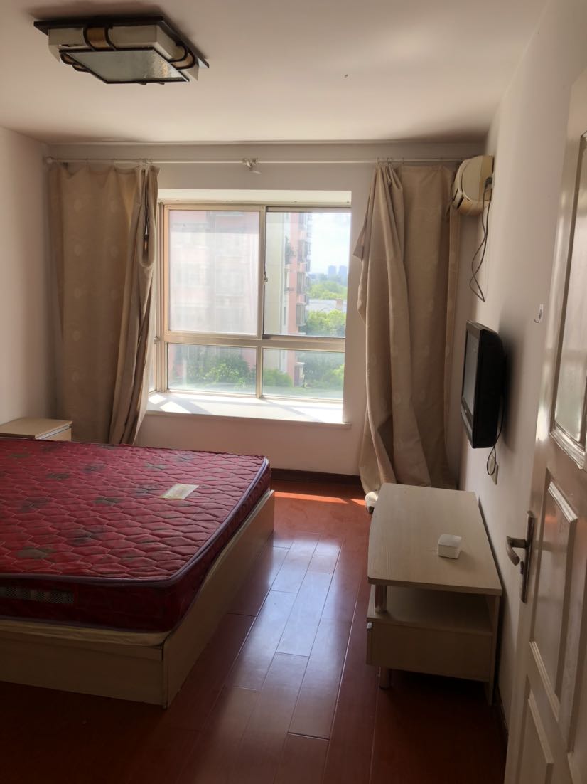 濠滨花园 3室2厅2卫 135m&sup2;