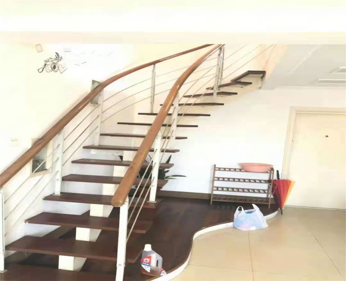 学田东苑 3室2厅1卫 143.00m&sup2;