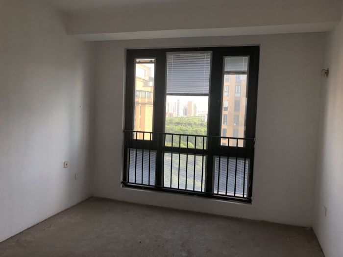 莱茵河畔 4室2厅2卫 135m&sup2;