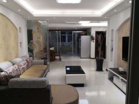 天山花苑 3室2厅1卫 133m&sup2;