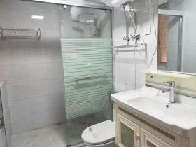学士府 5室厅2卫 132m²