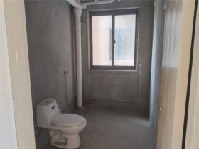 世家花园 4室2厅2卫 136m&sup2;