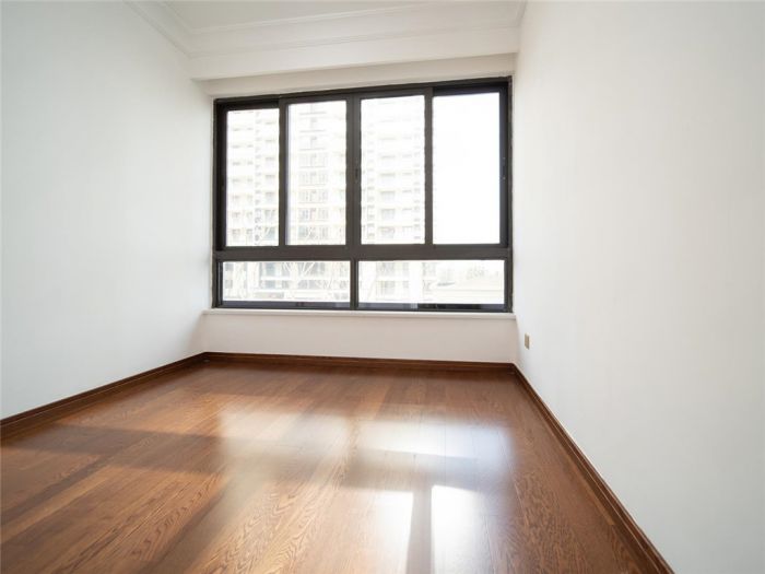雍华府 4室2厅2卫 136m&sup2;