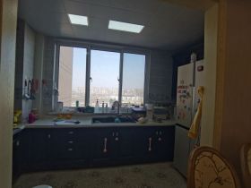 中南世纪花城三期 3室2厅2卫 135m&sup2;