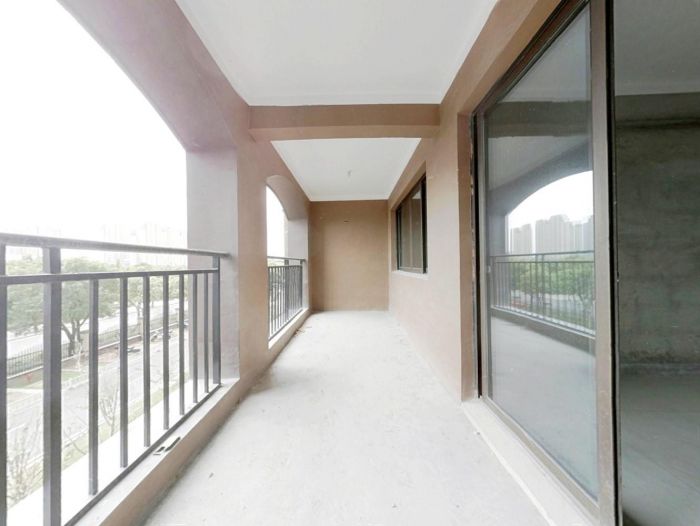 华强城 4室2厅2卫 142m&sup2;