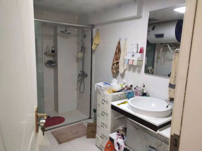 鸿运大厦 4室2厅2卫 158m&sup2;