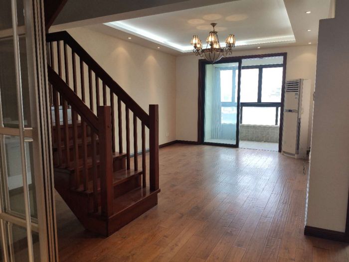 万通城 3室2厅2卫 135m&sup2;