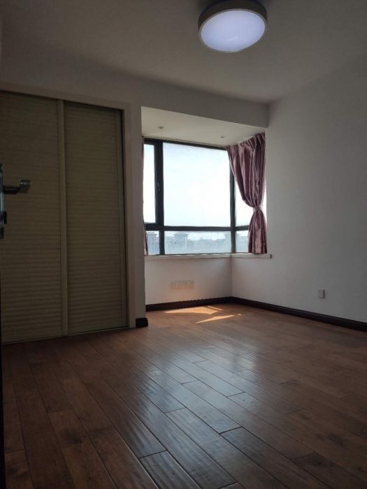 万通城 3室2厅2卫 135m&sup2;
