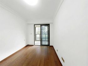 雍华府 4室2厅2卫 135m&sup2;