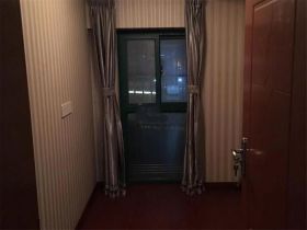 奥特莱斯 2室2厅1卫 106m&sup2;