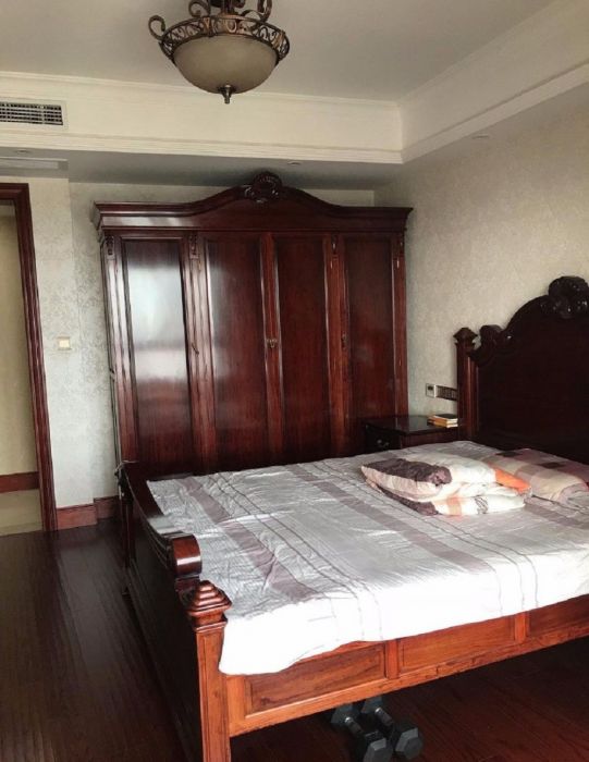 玖珑城 4室2厅2卫 215m&sup2;
