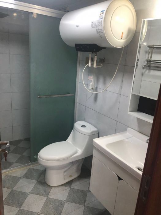 世家花园 1室2厅1卫 72m&sup2;